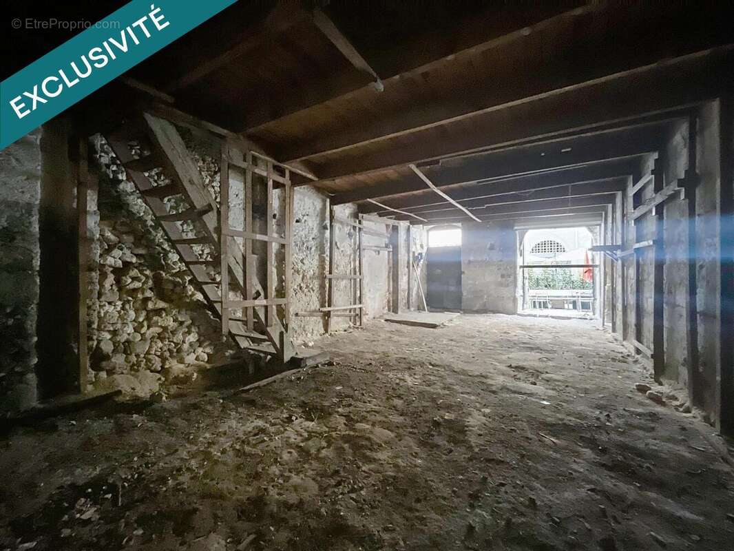 Photo 2 - Commerce à MARSEILLE-1E