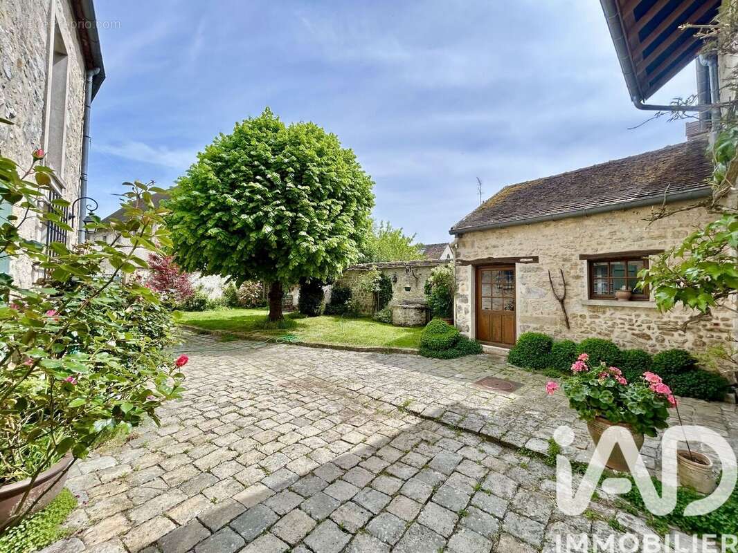 Photo 2 - Maison à URY
