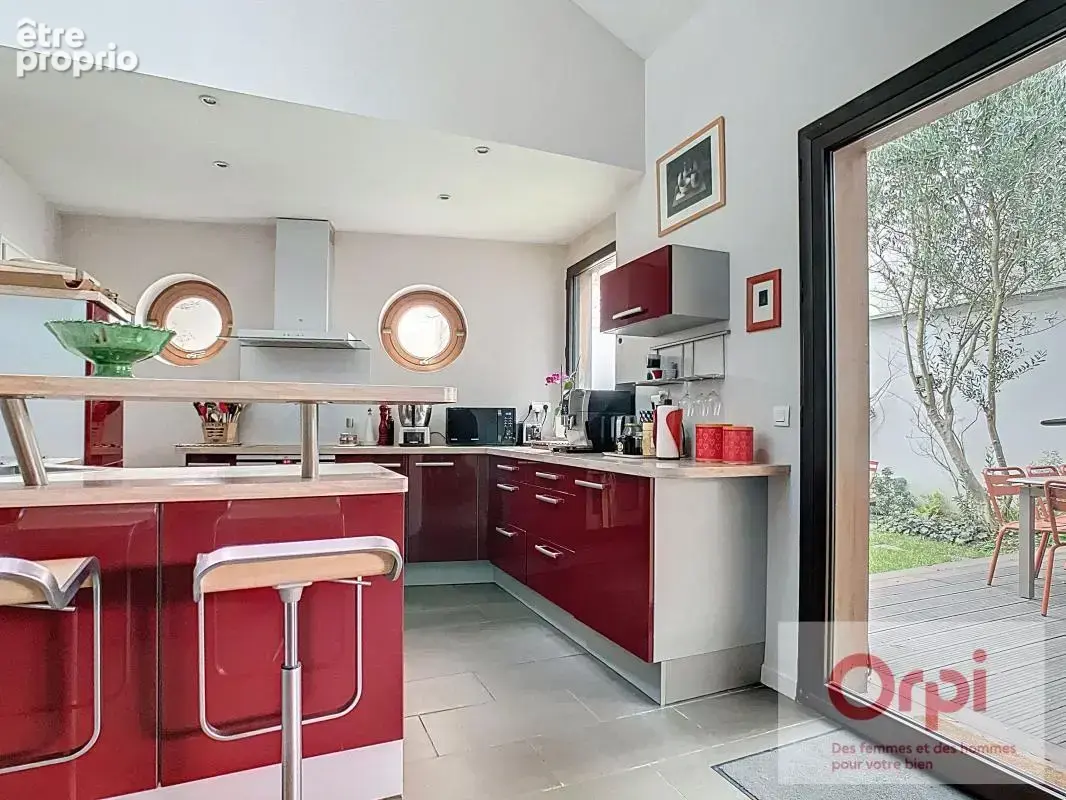 ISSY LES MOULINEAUX - Maison 7 pièces 176 m² - photo 3