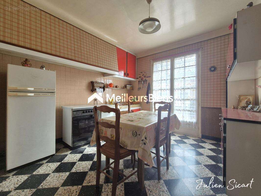 Maison à PEZILLA-LA-RIVIERE