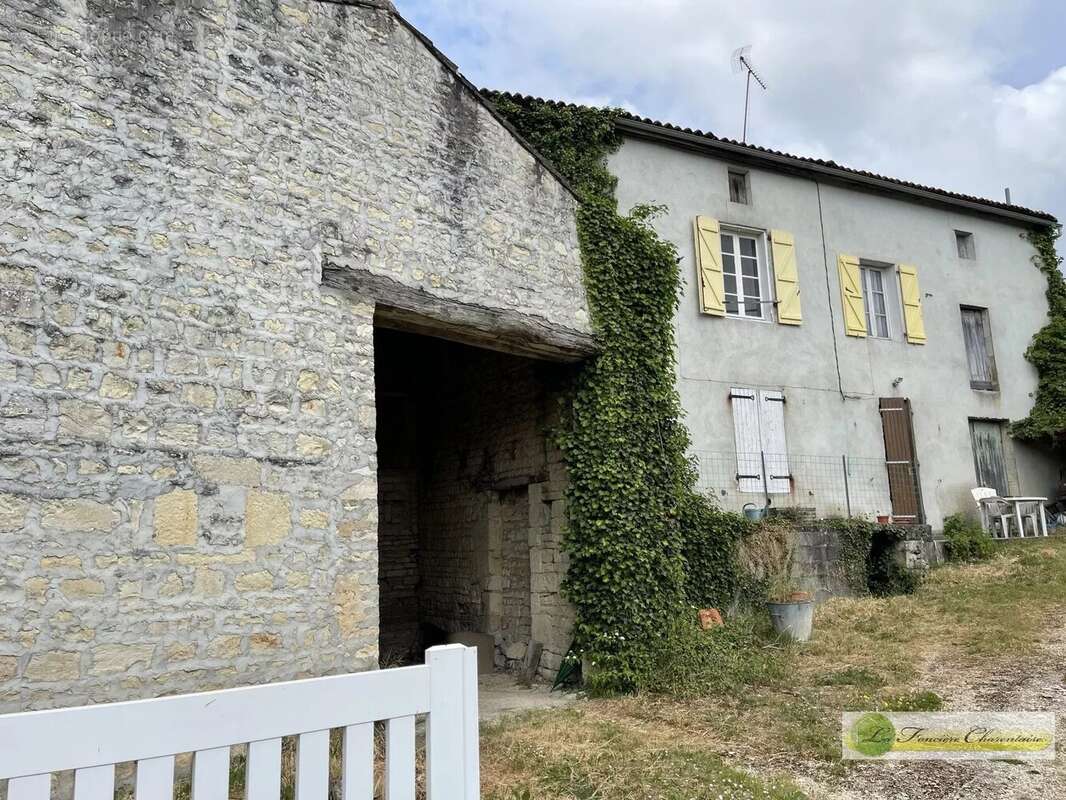 Maison à MARCILLAC-LANVILLE