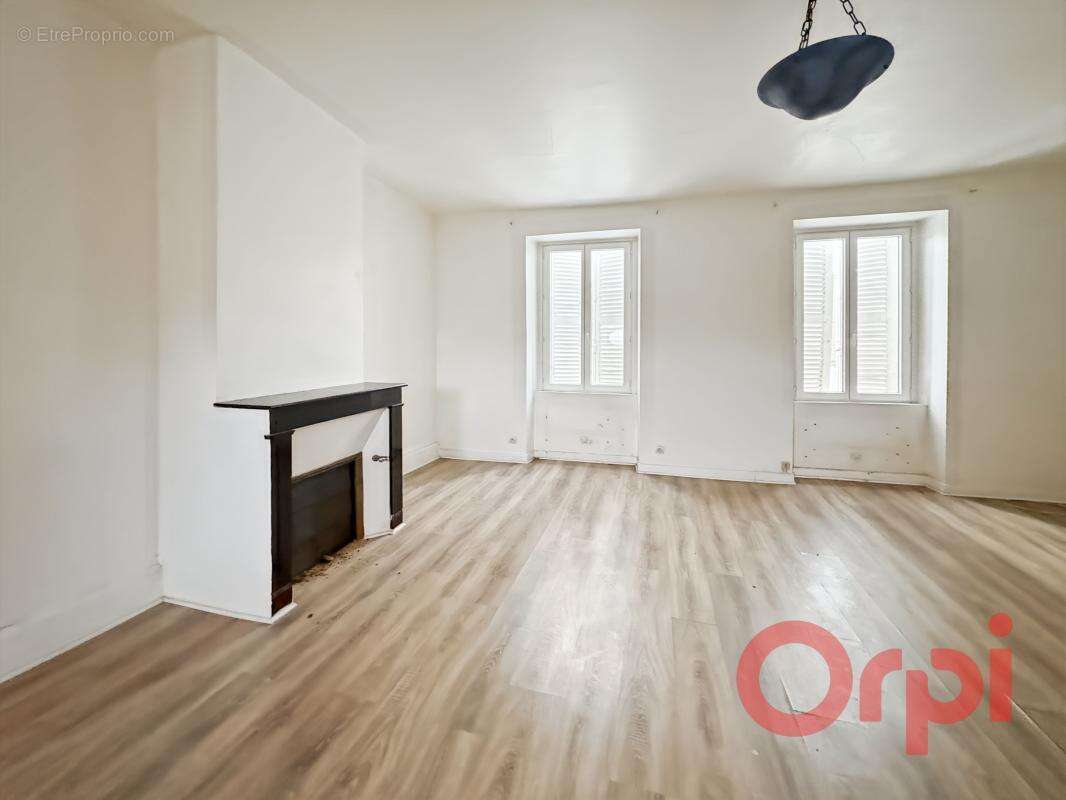 Maison à BRUERE-ALLICHAMPS