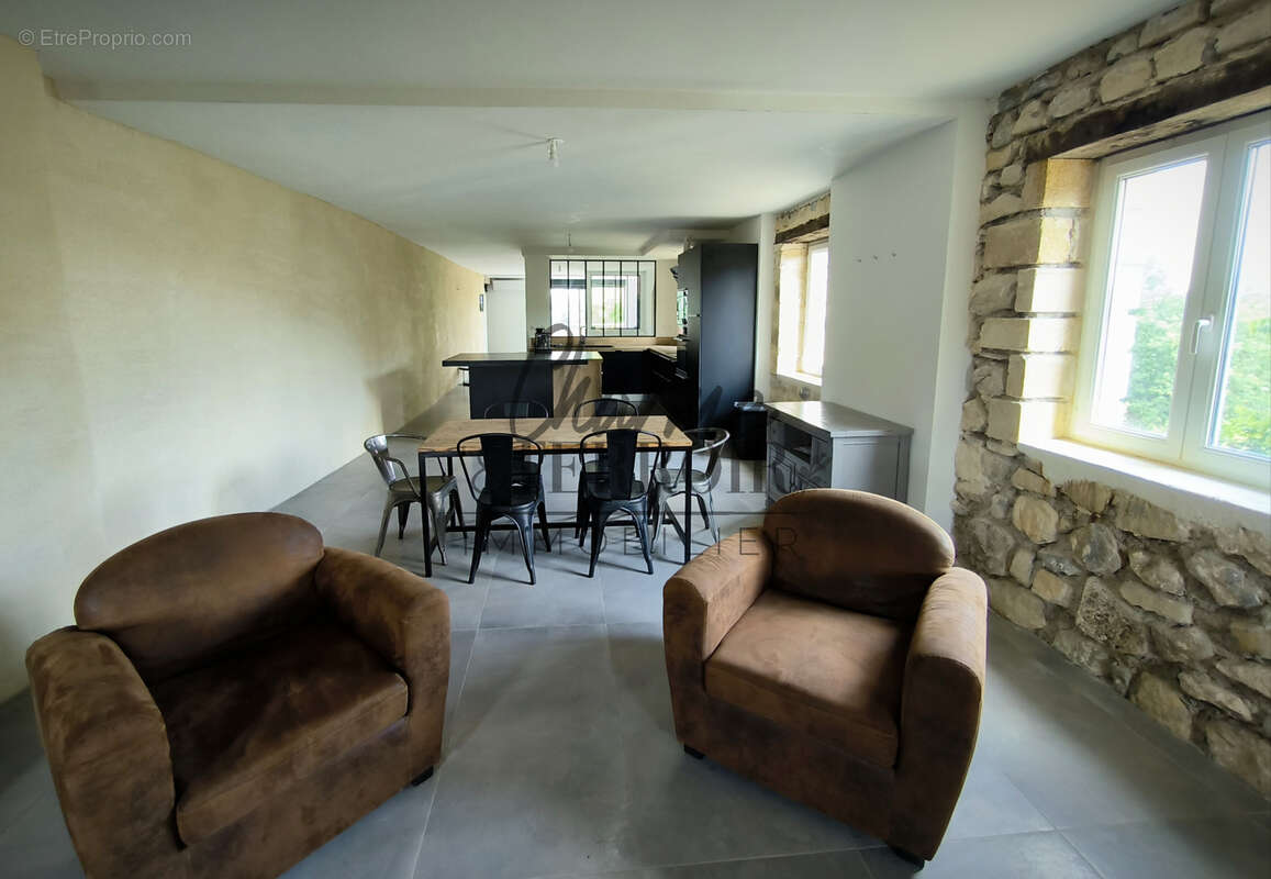 Maison à LUSSAN