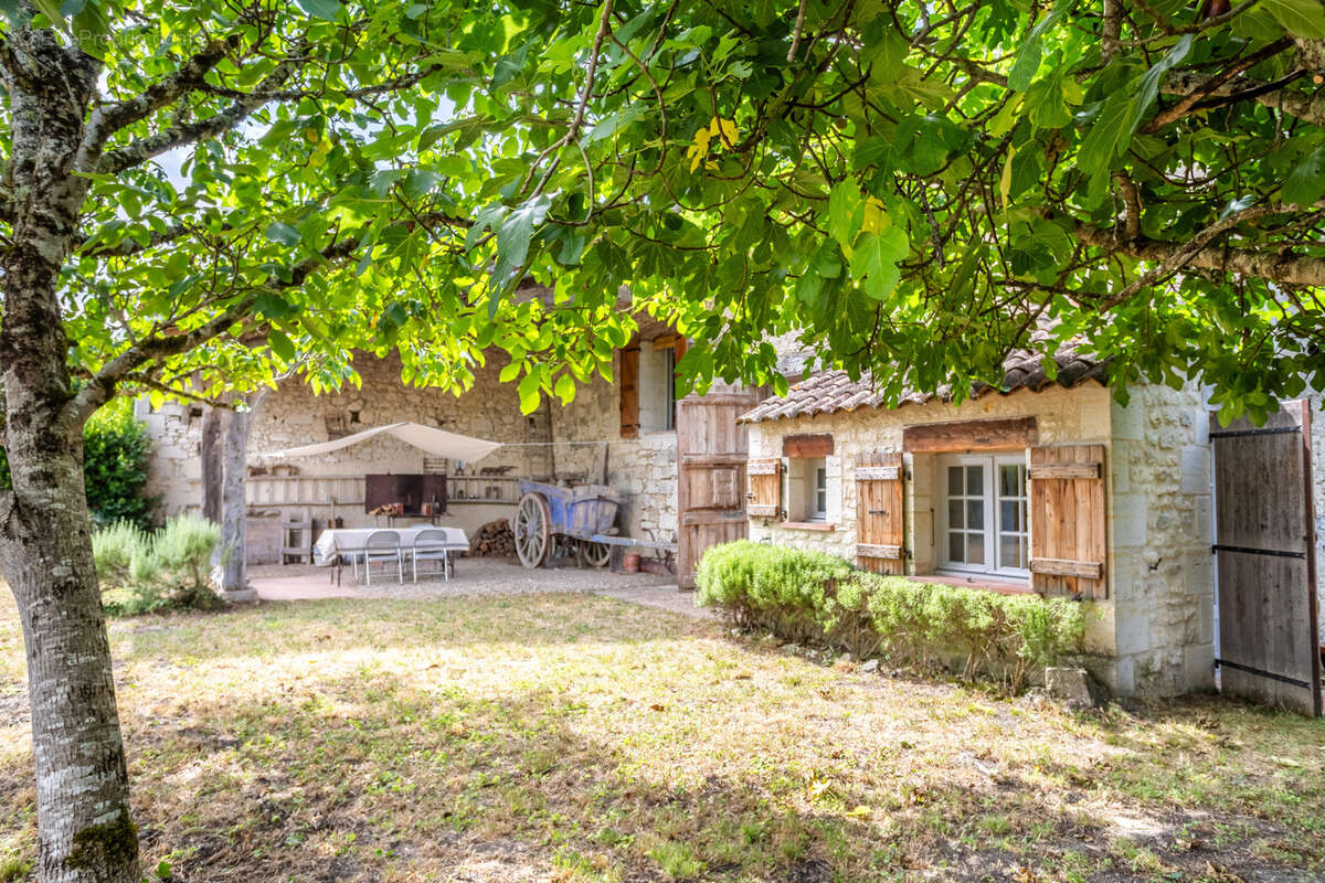 Maison à MONTJOI