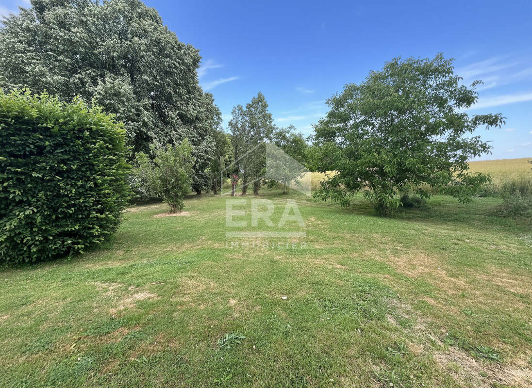 Maison 290m² à montierchaume - photo 2