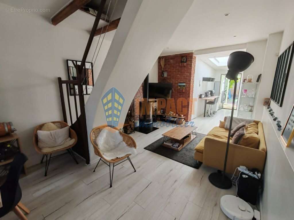 Jolie 1930 rénovée avec goût, 3 chambres, jardin, quartier calme et agréable - photo 3