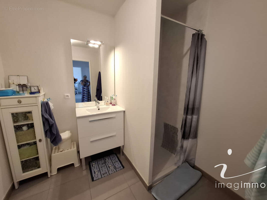 Bel appartement récent de type 3 avec grande terrasse et 2 stationnements ! - photo 5