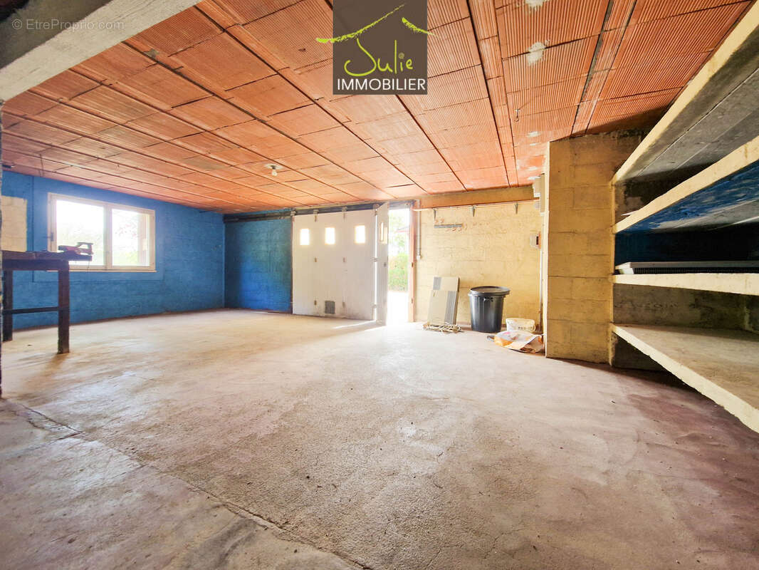 Maison a renover a bressuire proche des commerces - photo 11