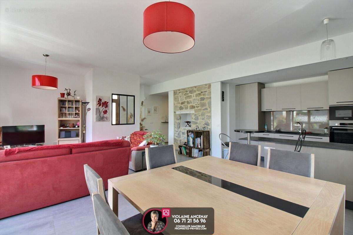 Montagnole, grange rénovée et spacieuse,  166 m2 , 4 chambres - photo 2