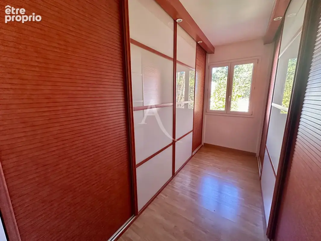 SAINTES - Belle propriété familiale de 186m² sur 2800m² de terrain arboré - photo 8