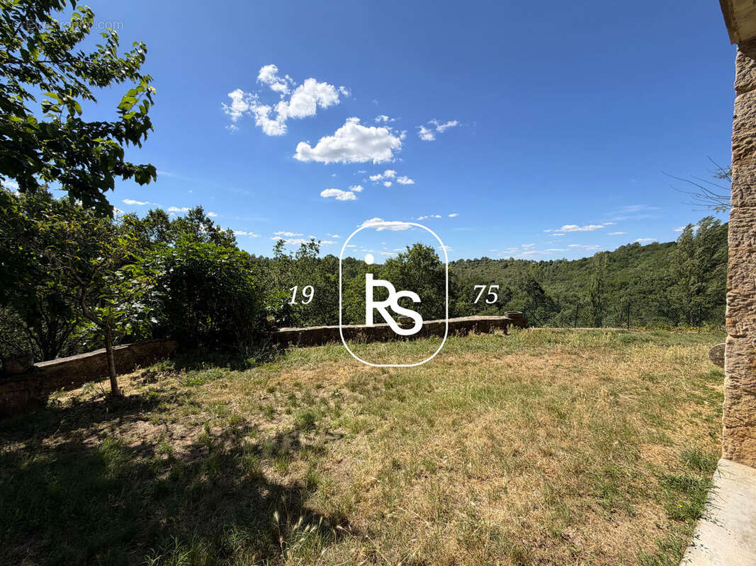 Une maison en pierre de 221 m2 avec 1,83 ha de terrain arboré, une piscine et un accès privé à la rivière. - photo 5