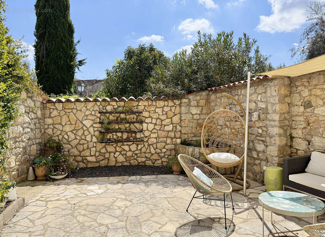 Maison à SAINT-CEZAIRE-SUR-SIAGNE