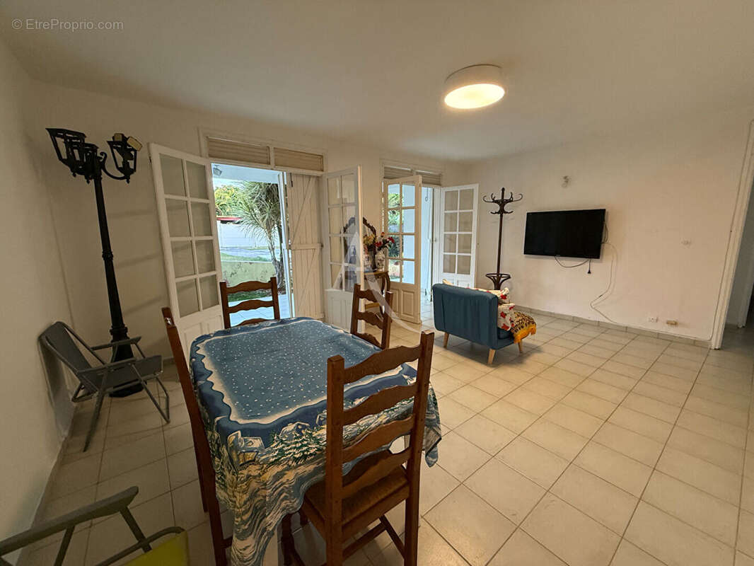 Maison au calme à Saint-François Fort potentiel locatif - photo 11
