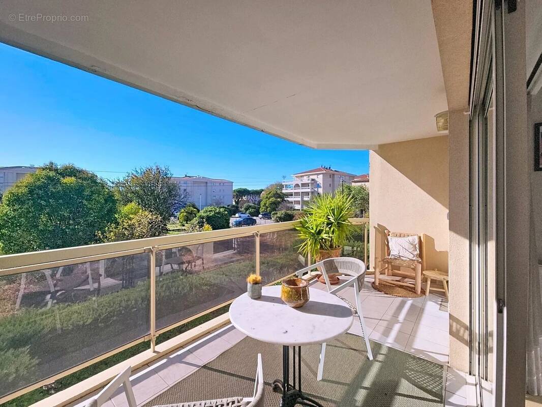 Appartement à SAINT-LAURENT-DU-VAR