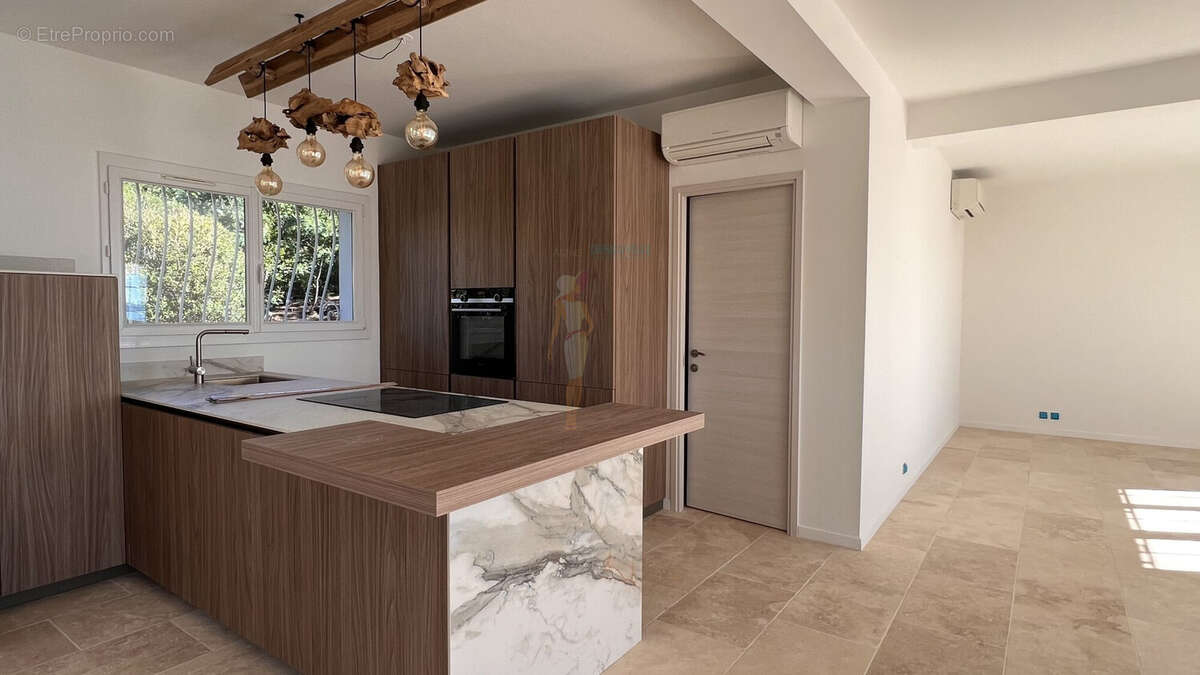 Maison à LES ISSAMBRES