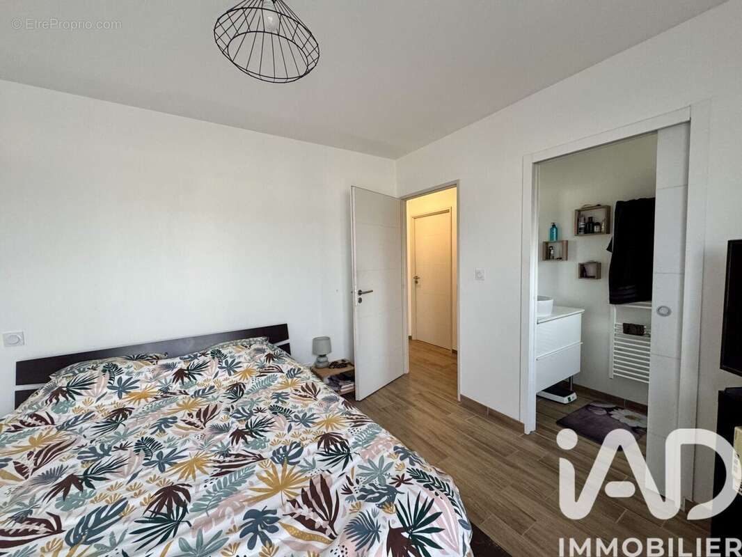 Maison 109 m² à Germignac  - photo 8