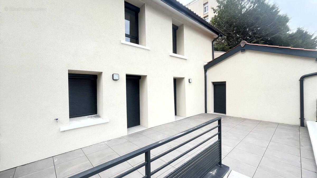 Maison à PONT-EVEQUE