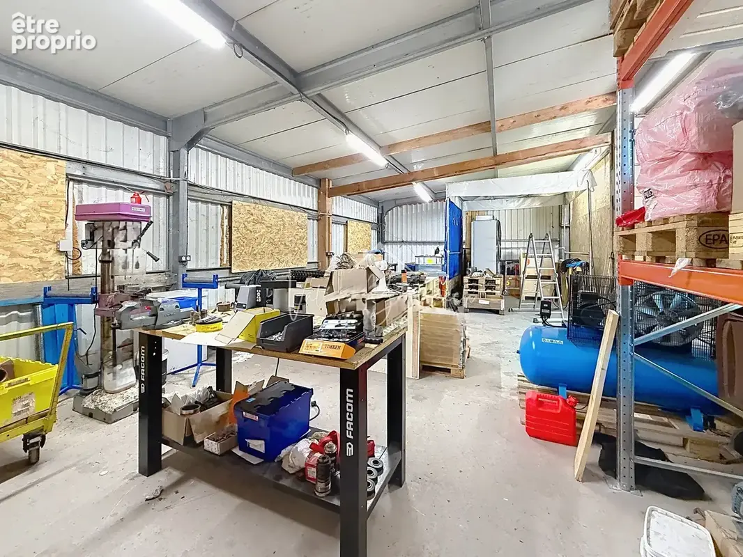 St-Victor-et-Melvieu   Entrepôt de 162 m2 vendu loué - photo 4