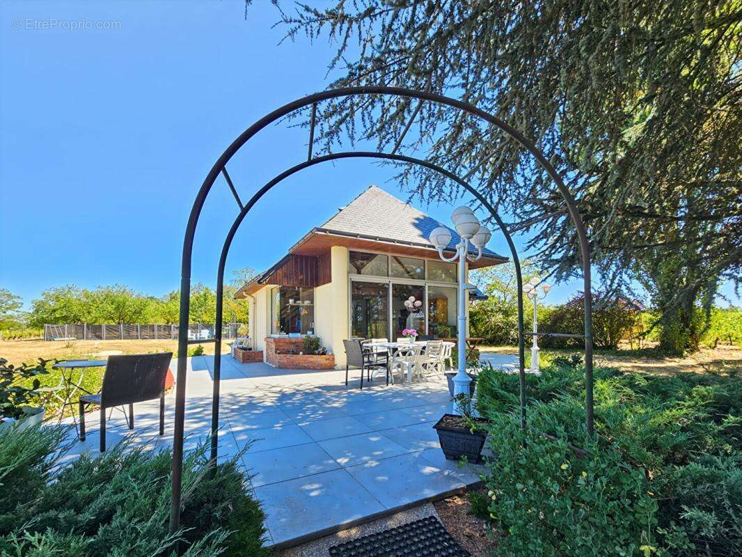 Bellevigne-en-Layon - Propriété de 250 m²  - 2 habitations - Piscine chauffée - Plus d'1 hectare de terrain - photo 5