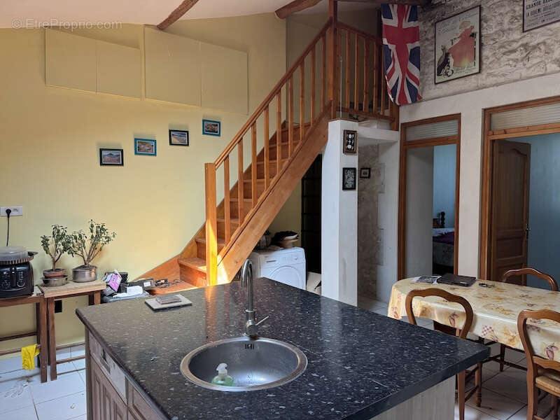 Maison en pierre, 2 chambres, jardin - petit prix! - photo 9