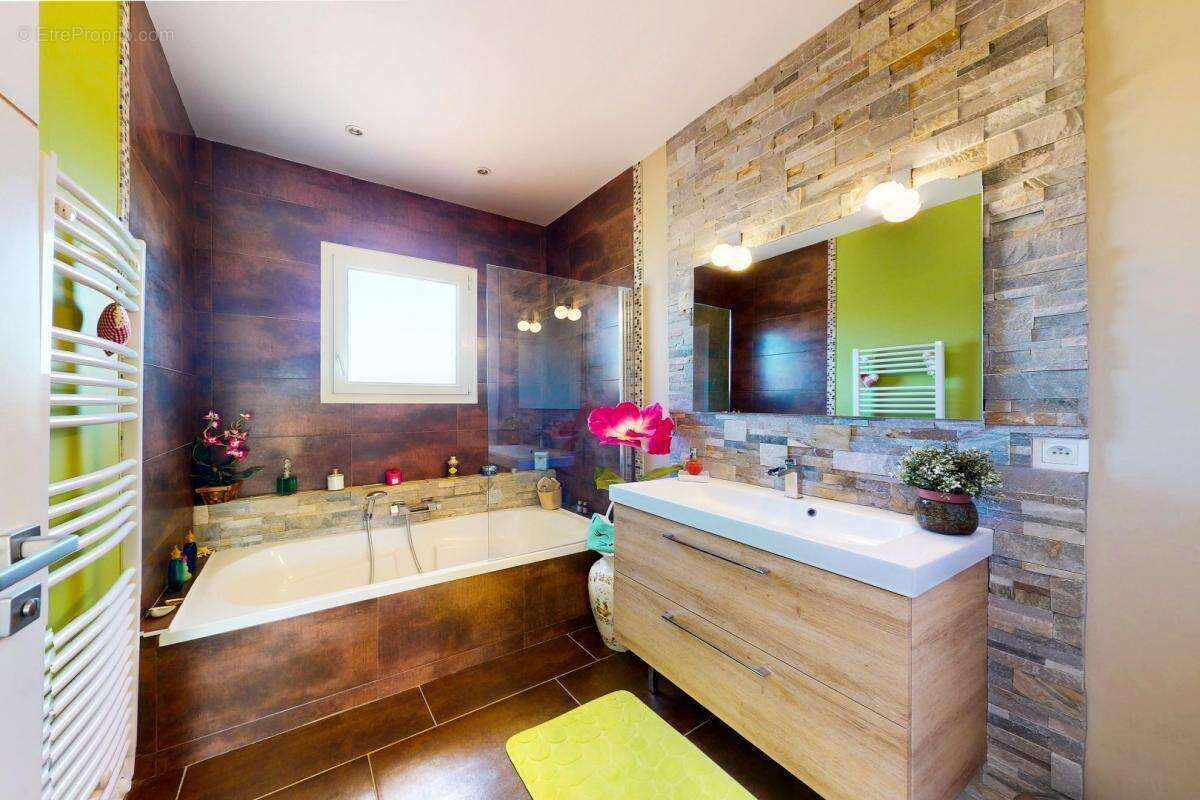 Maison à SAINT-JEAN-LASSEILLE