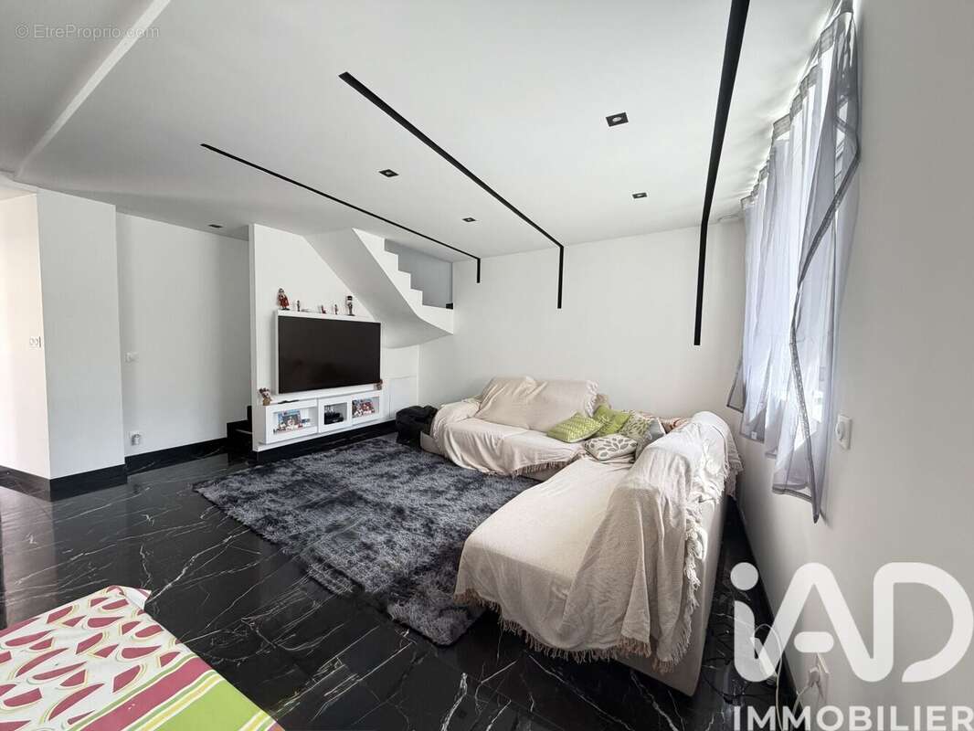 Photo 2 - Maison à VERT-LE-PETIT