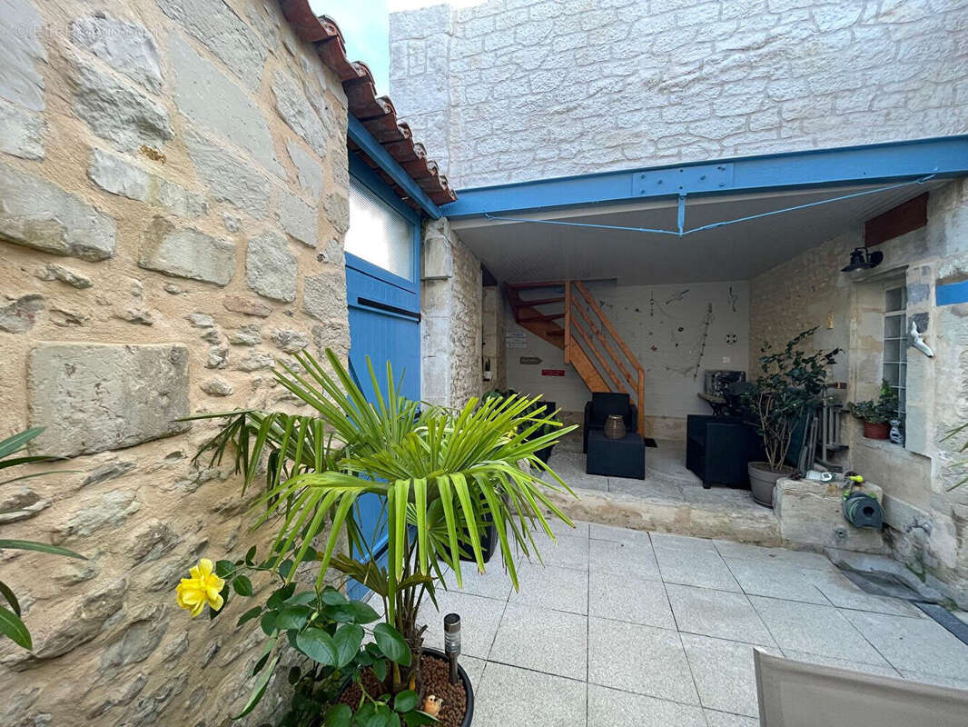 Maison à MORTAGNE-SUR-GIRONDE