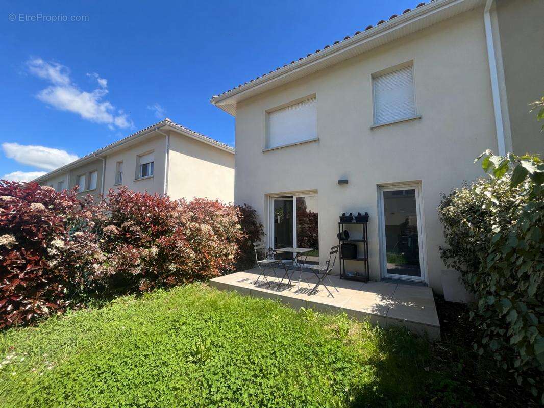 Maison à LA SALVETAT-SAINT-GILLES