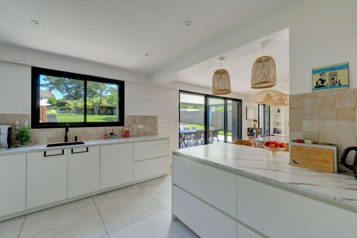 Propriete d'exception 218 m2 sur jardin de 1 500 m2 - photo 13