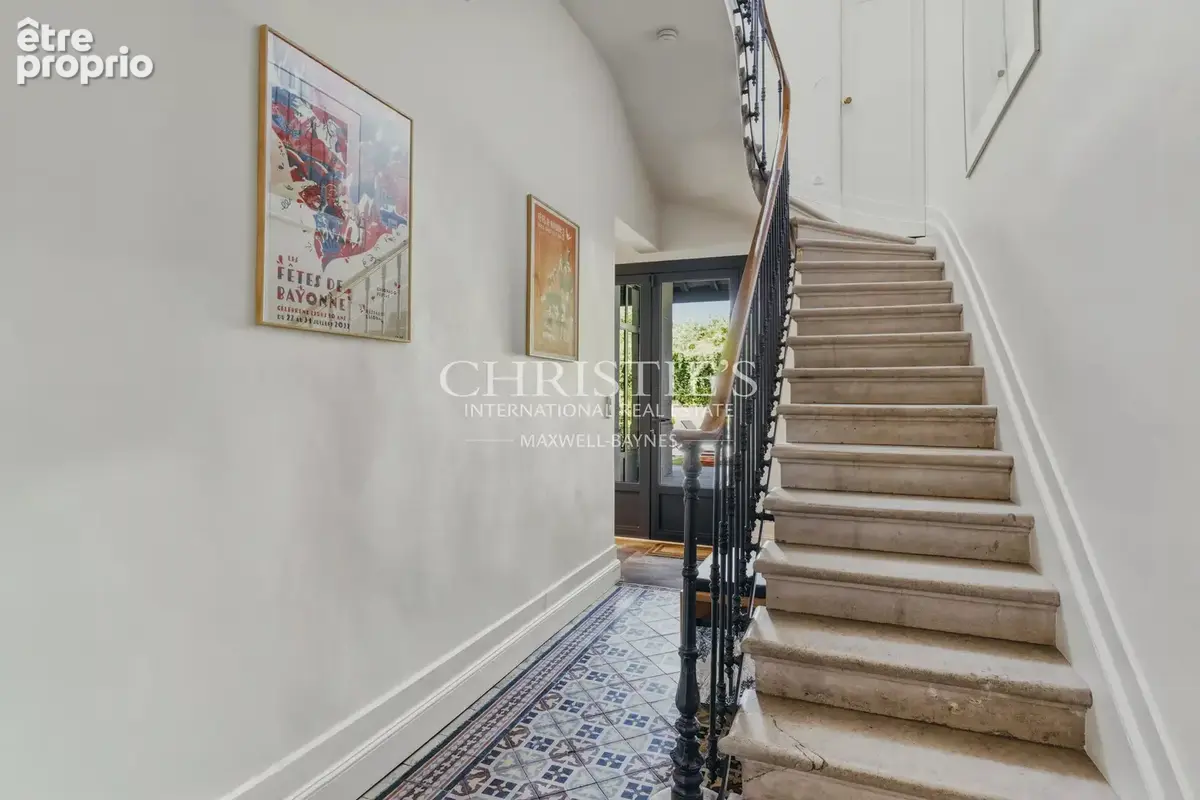 Maison de maître rénovée avec maison d'invités, piscine et garages - photo 14