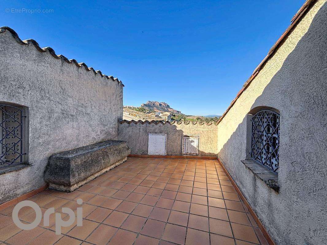 Maison à ROQUEBRUNE-SUR-ARGENS