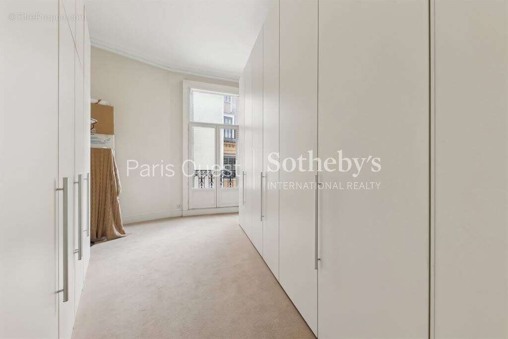Appartement à PARIS-8E