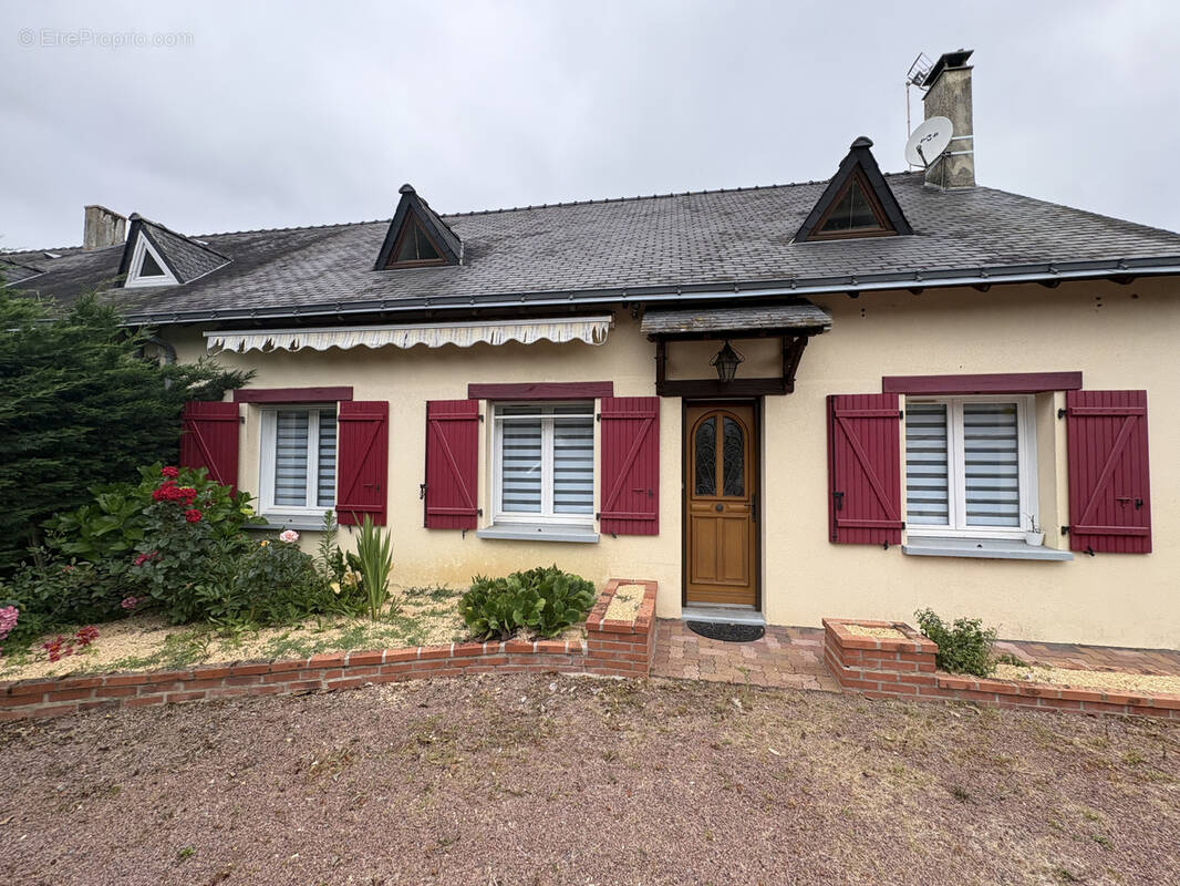 Maison à MONTREUIL-JUIGNE