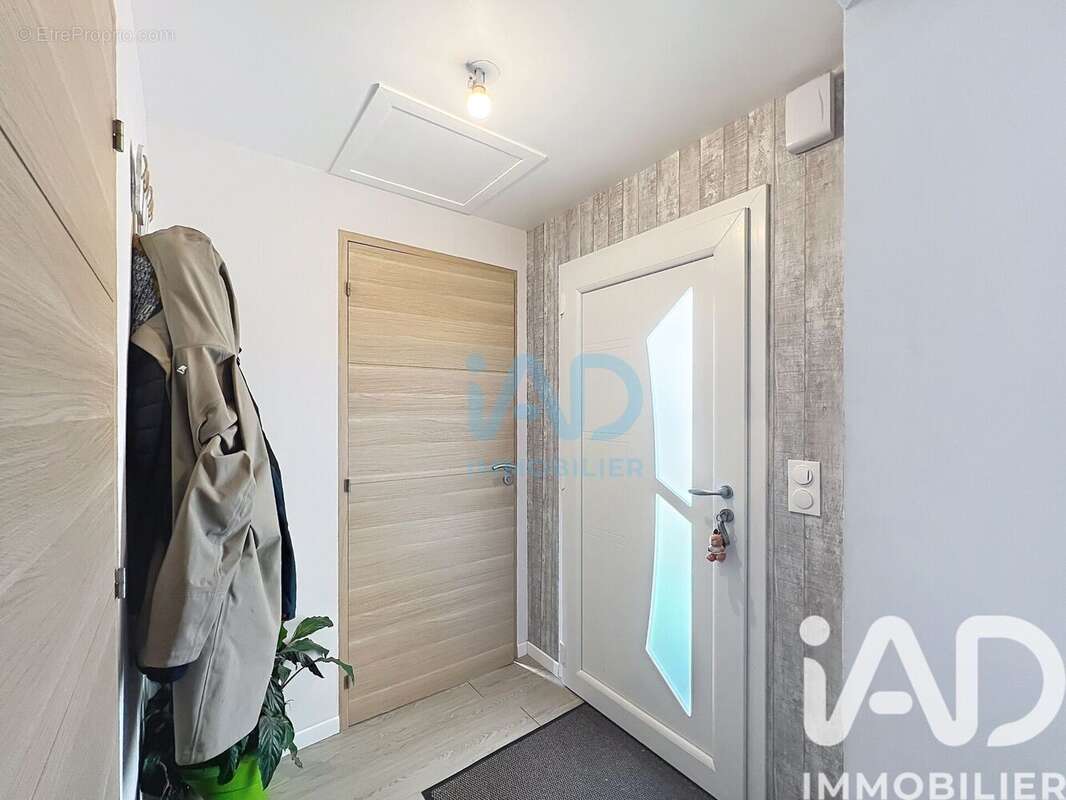 Maison 88 m² à Cogles  - photo 5