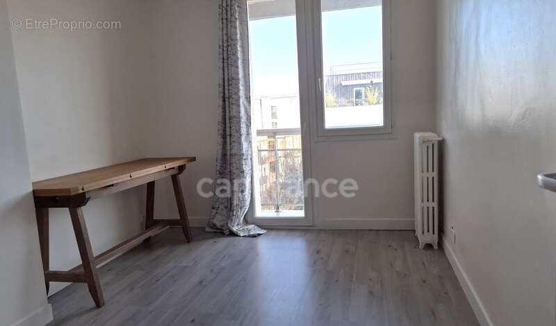 Appartement 4 pièces rénové - 3 chambres - 2 balcons - Gare RER D à pied - photo 10