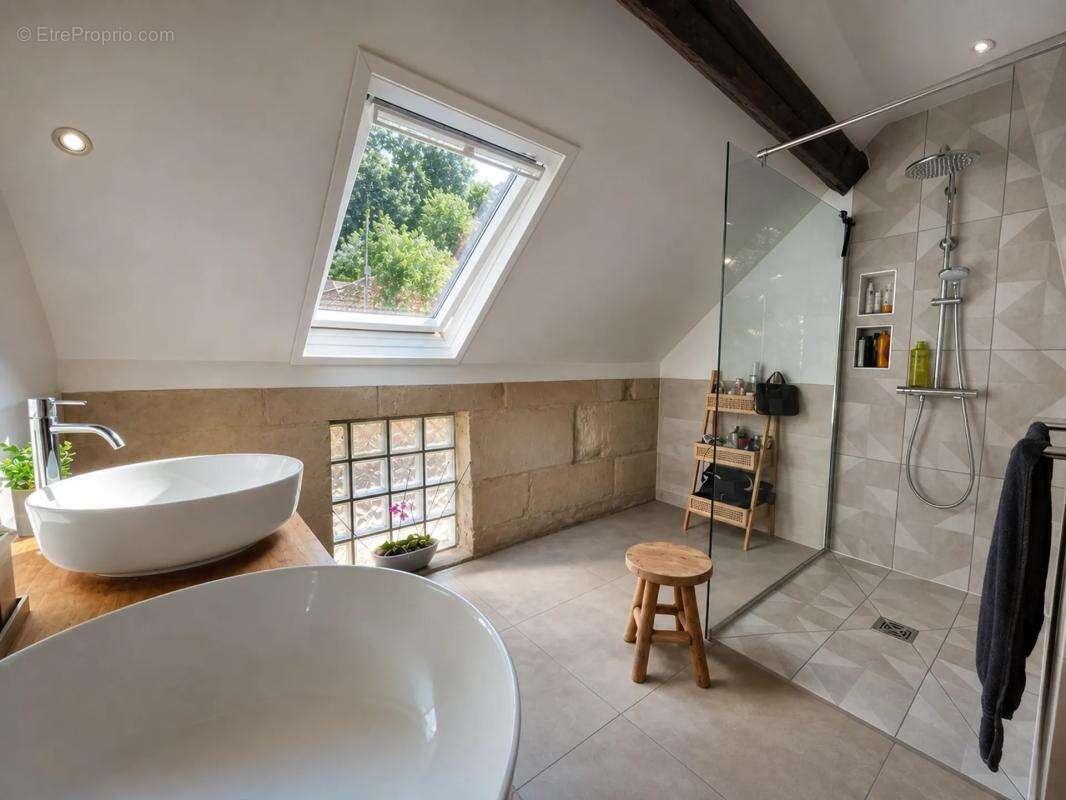 Maison à VERNEUIL-EN-HALATTE
