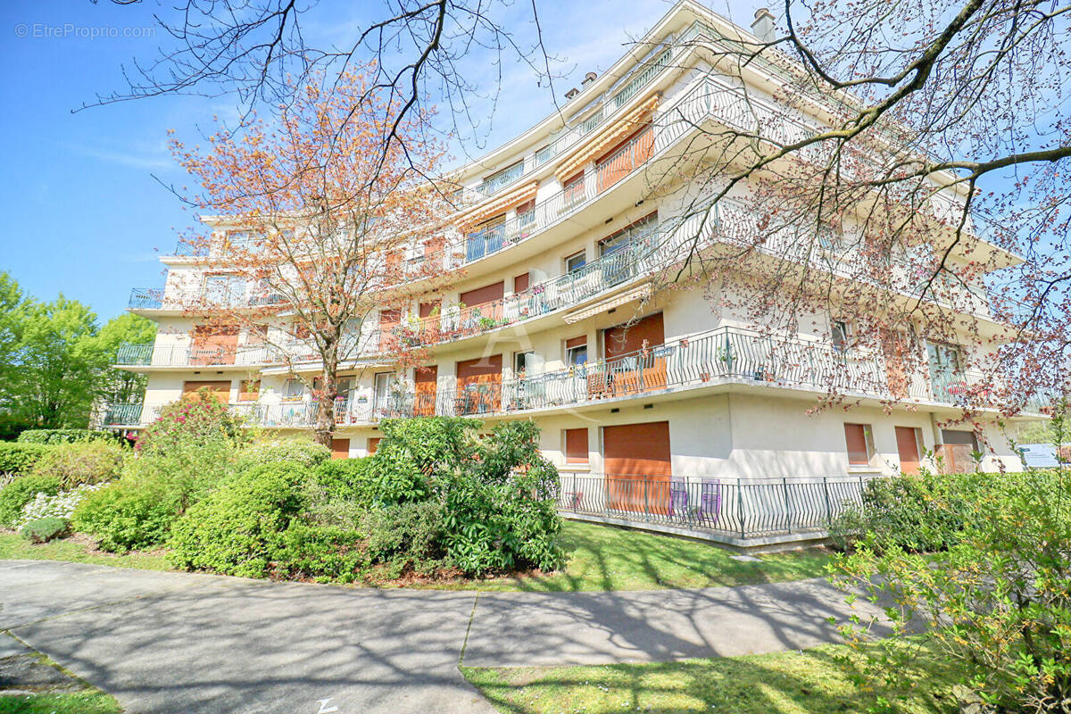 Appartement à LE PLESSIS-ROBINSON