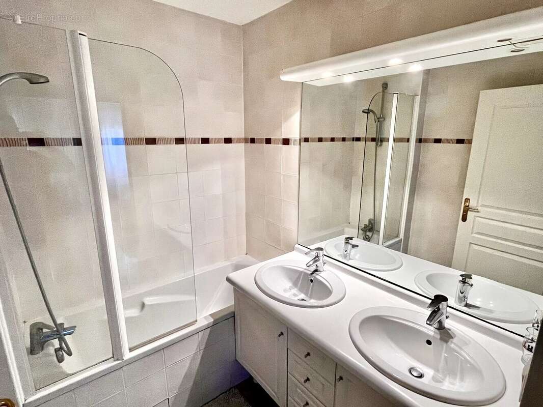 Appartement à ROQUEBRUNE-CAP-MARTIN