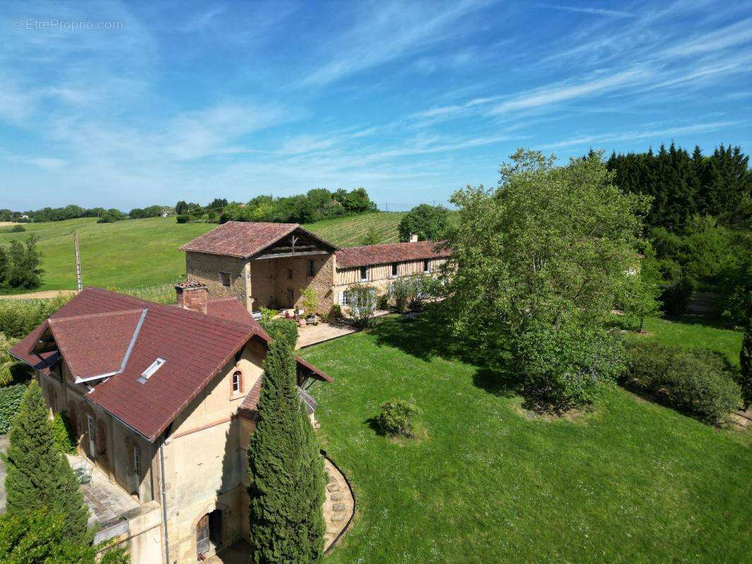 Maison à VIC-FEZENSAC