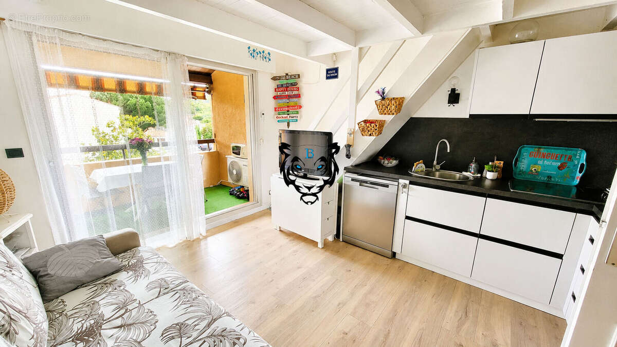 Plage a pied. studio-mezzanine les issambres - photo 2