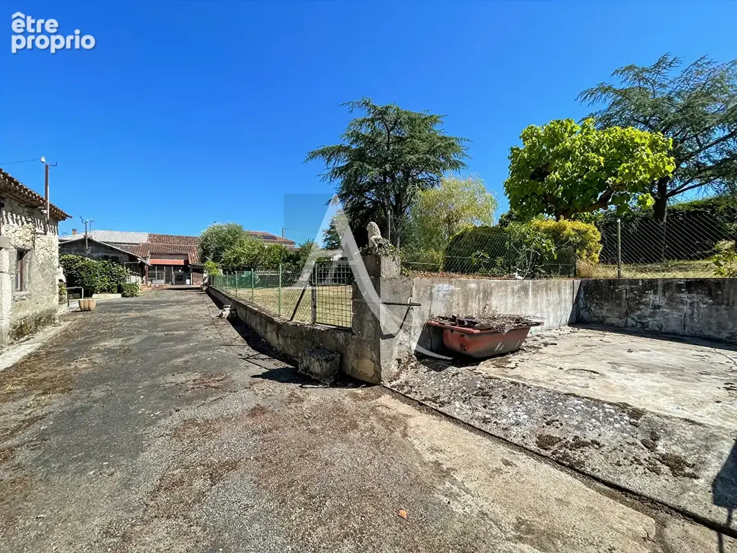 Maison de village avec beaucoup de dépendances ! - photo 3