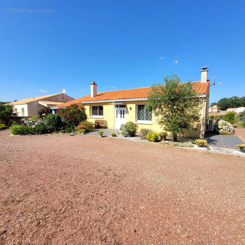 Maison à SAINT-AVAUGOURD-DES-LANDES