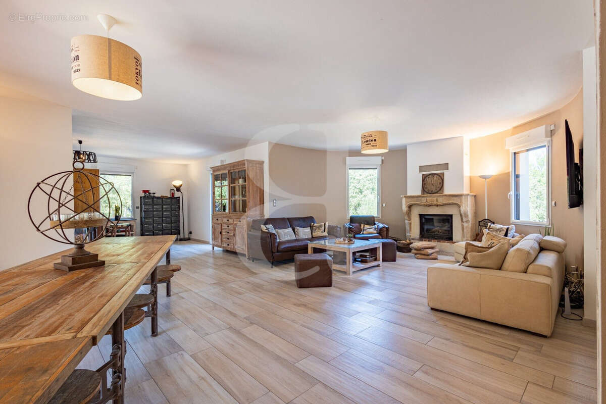 Maison à PERNES-LES-FONTAINES