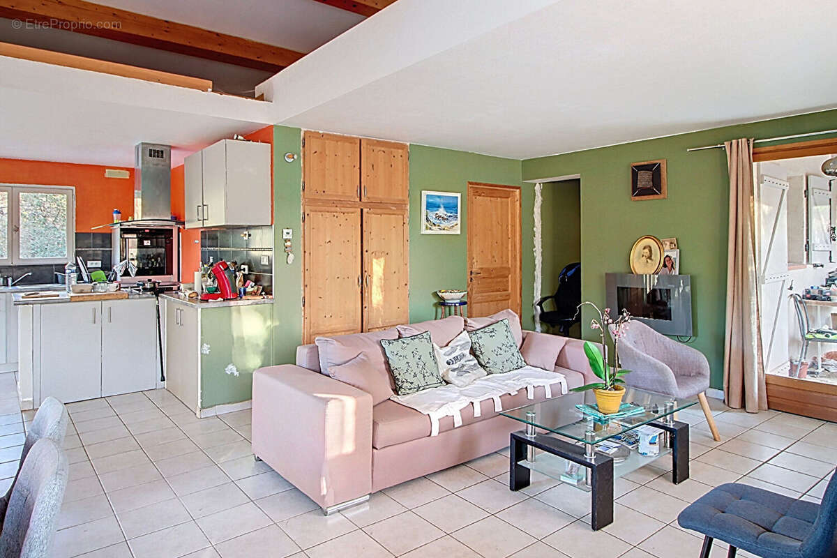 Maison à ENTRECASTEAUX