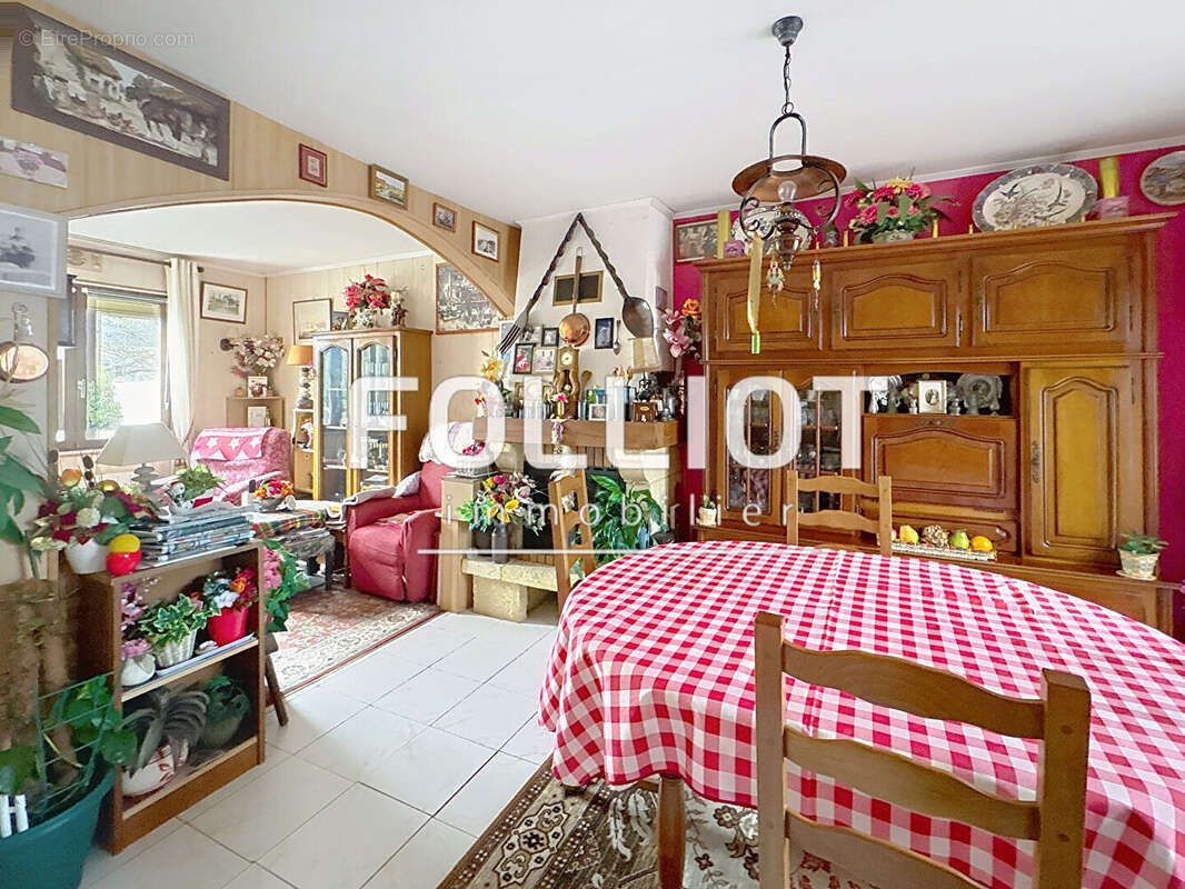 Maison à DONVILLE-LES-BAINS