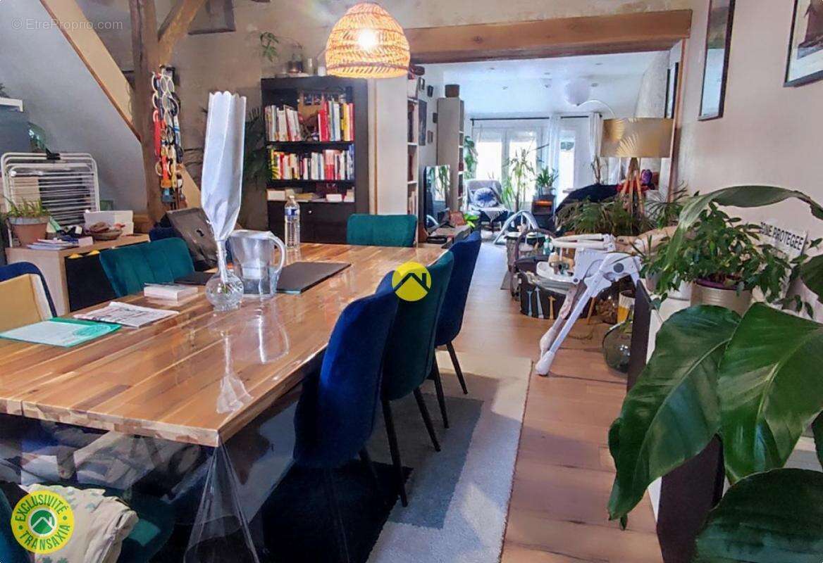 Maison à DUN-SUR-AURON