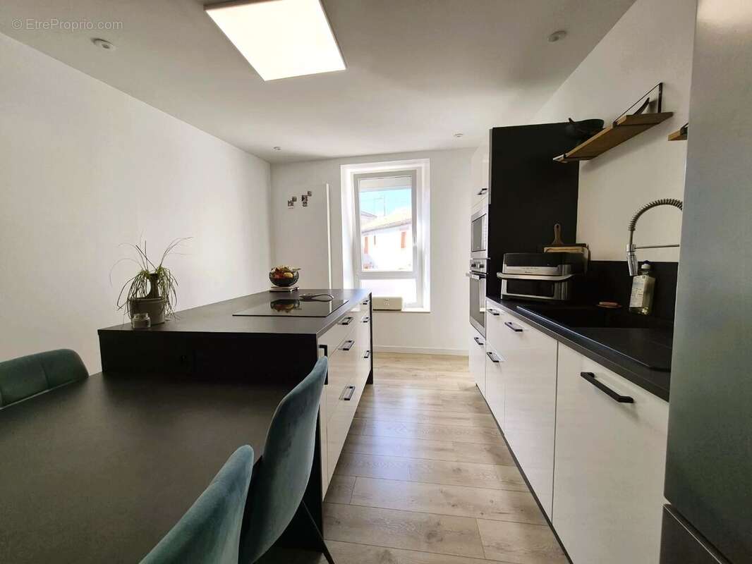 Maison à LA TESSOUALLE