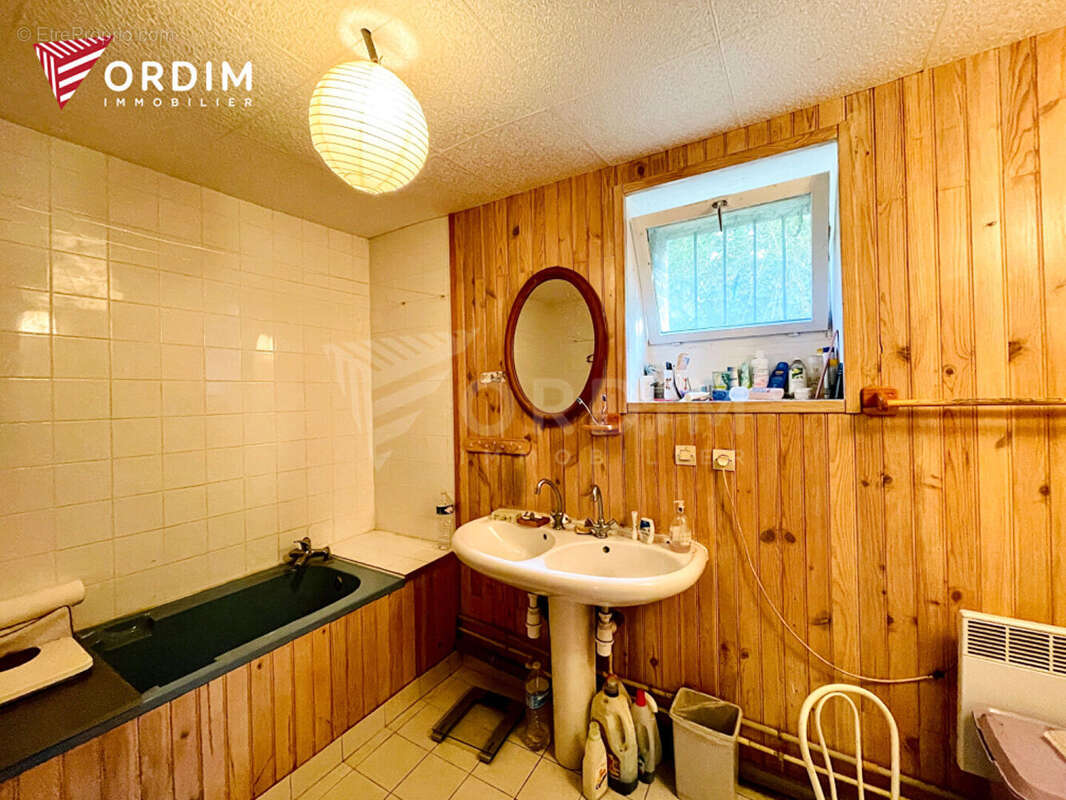 Maison à VILLENEUVE-LES-GENETS