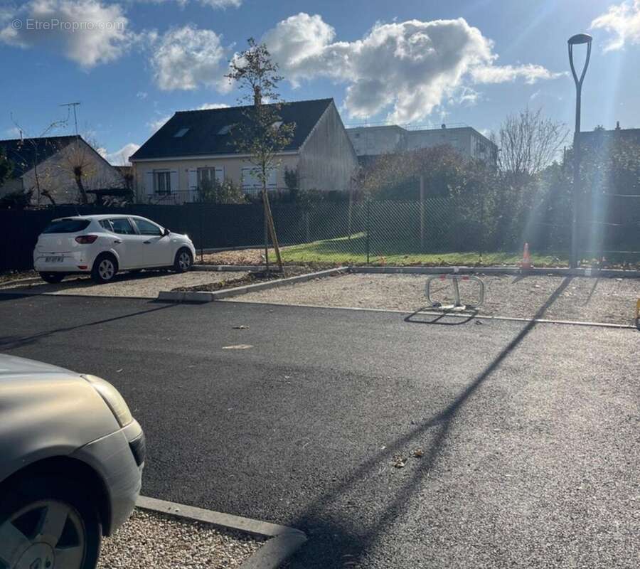 Photo 3 - Parking à JOUE-LES-TOURS