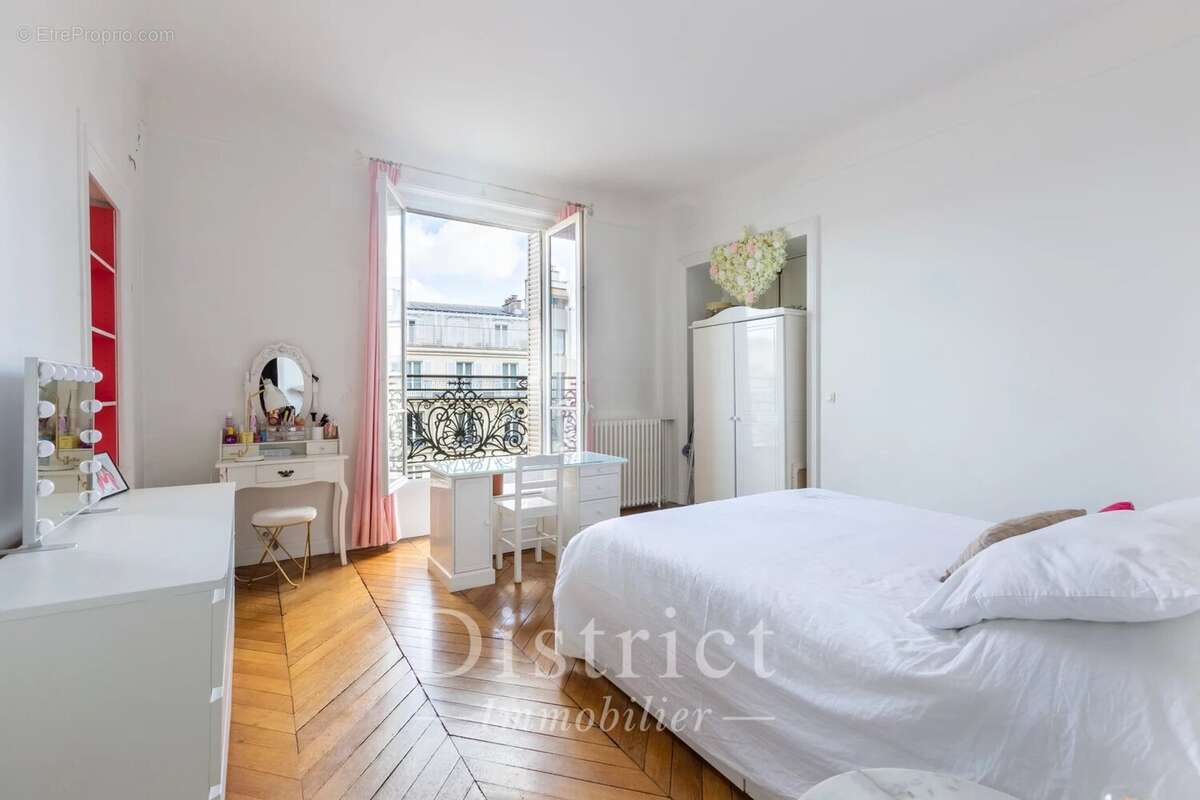 Appartement à PARIS-8E